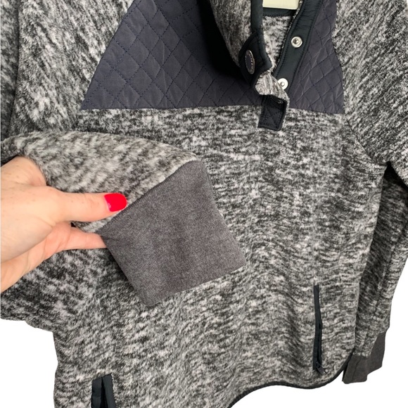 Abercrombie and Fitch Asymmetrical Snap-Up Fleece Size Small - Picture 9 of 10